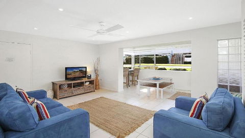 Ashwood 100 Meters To Beach, Shops, Cafes Accom Holidays - Accommodation Yamba 3