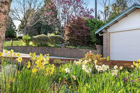 Azimuth - Spacious Family Retreat With City Views - Accommodation Yamba 2