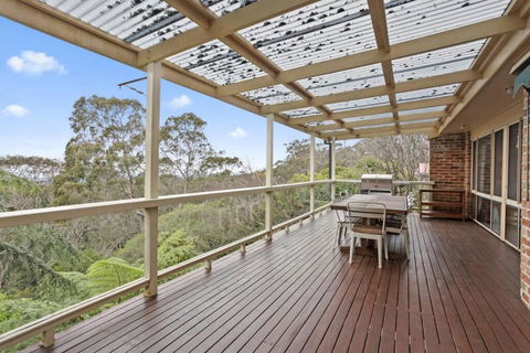 Azimuth - Spacious Family Retreat With City Views - Accommodation Yamba 3