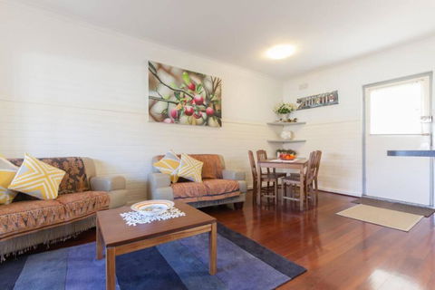 B7 Crawley Apartment 1 BRM & Sleepout Near UWA - Accommodation Yamba 4