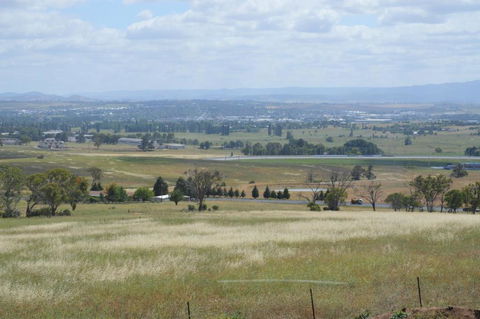 BATHURST GOLDFIELDS RESIDENCE On MOUNT PANORAMA - Accommodation Yamba 4