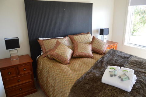 BATHURST GOLDFIELDS RESIDENCE On MOUNT PANORAMA - Accommodation Yamba 0