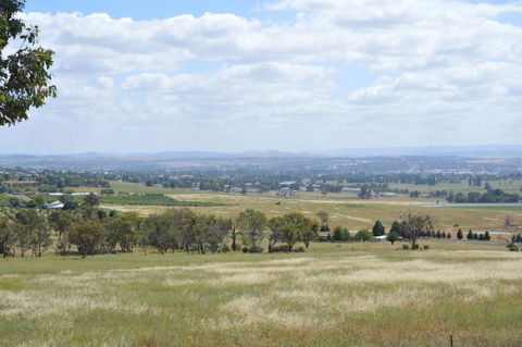 BATHURST GOLDFIELDS RESIDENCE On MOUNT PANORAMA - Accommodation Yamba 1