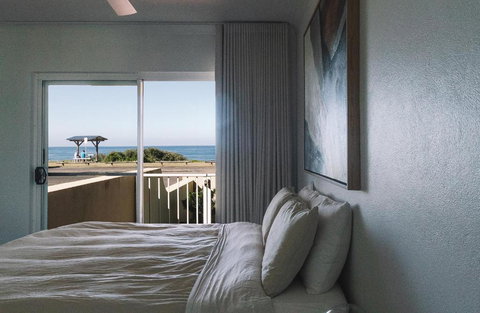 BAY PROPERTIES . Ocean Sounds - Accommodation Yamba 4