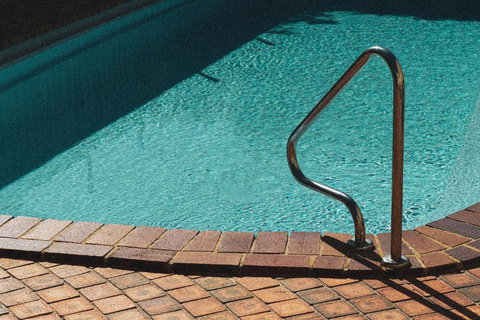 BAY PROPERTIES . Ocean Sounds - Accommodation Yamba 2