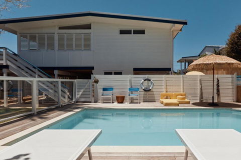 BAY PROPERTIES . The Sailor Shack - Accommodation Yamba 0