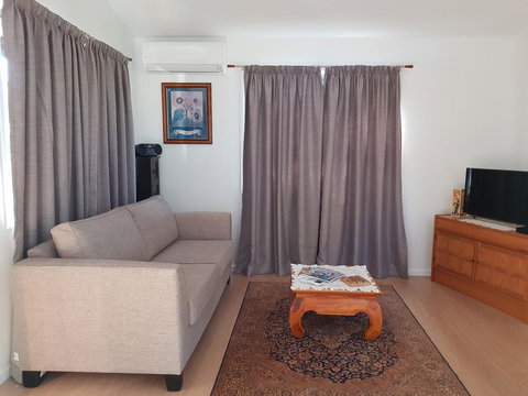 Bee-Haven Cottage - Accommodation Yamba 6