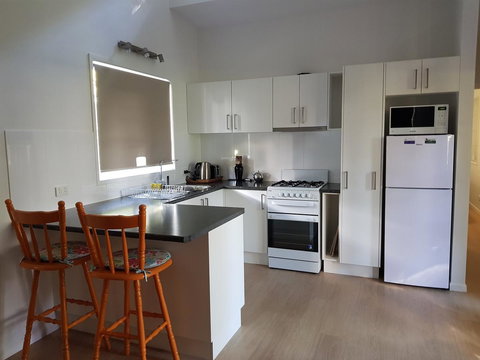 Bee-Haven Cottage - Accommodation Yamba 2