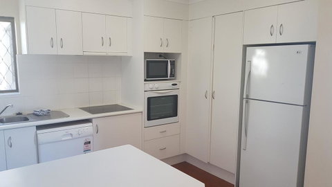Mykonos Apartments - Accommodation Yamba 5