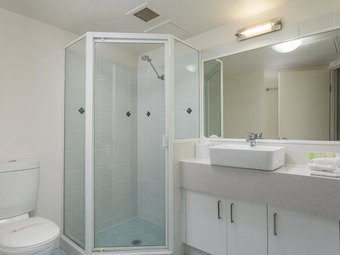 Maldives Resort Main Beach, Gold Coast - Accommodation Yamba 8