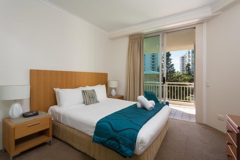 Maldives Resort Main Beach, Gold Coast - Accommodation Yamba 2