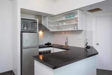 Maldives Resort Main Beach, Gold Coast - Accommodation Yamba 15