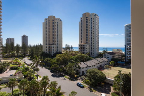 Maldives Resort Main Beach, Gold Coast - Accommodation Yamba 30