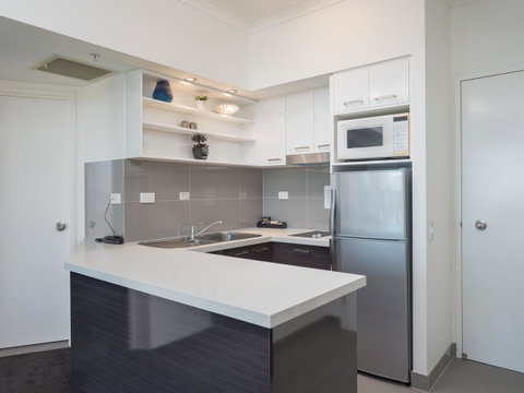 Maldives Resort Main Beach, Gold Coast - Accommodation Yamba 17