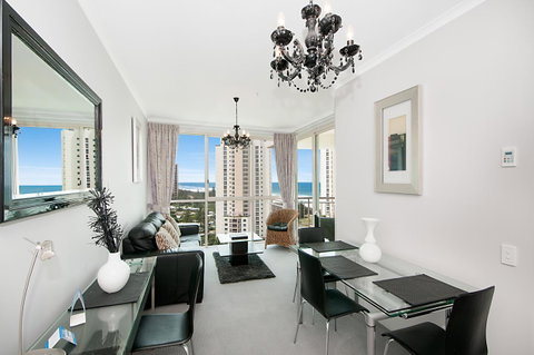 Maldives Resort Main Beach, Gold Coast - Accommodation Yamba 31