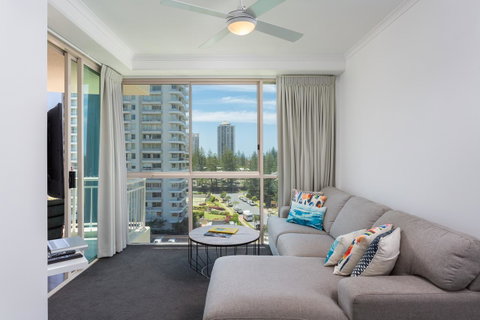 Maldives Resort Main Beach, Gold Coast - Accommodation Yamba 12