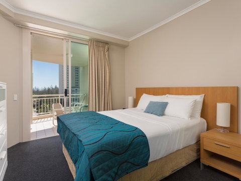 Maldives Resort Main Beach, Gold Coast - Accommodation Yamba 6