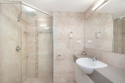 Maldives Resort Main Beach, Gold Coast - Accommodation Yamba 34
