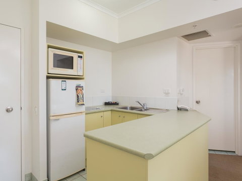 Maldives Resort Main Beach, Gold Coast - Accommodation Yamba 5