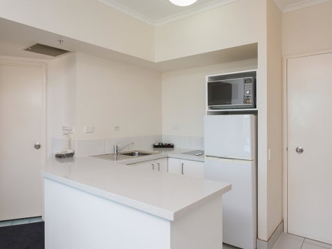 Maldives Resort Main Beach, Gold Coast - Accommodation Yamba 10