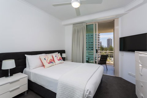 Maldives Resort Main Beach, Gold Coast - Accommodation Yamba 14