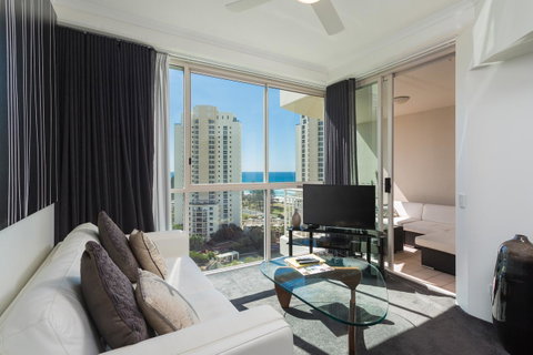 Maldives Resort Main Beach, Gold Coast - Accommodation Yamba 18