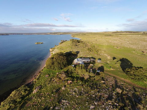Ratcliff Cottage - Accommodation Yamba 0