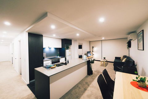 Mid Night Apartment Canberra City Onsite Parking - Accommodation Yamba 1