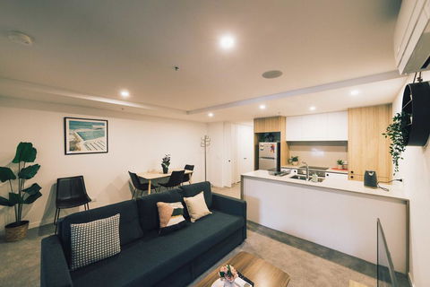Mid Night Apartment Canberra City Onsite Parking - Accommodation Yamba 3
