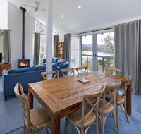 'Matilda' - Spacious  centrally located with great lake views - Accommodation Yamba