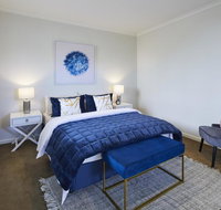 1 Bdrm Top Floor Apt With Sunroom - Accommodation Yamba