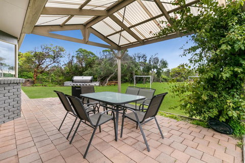 1 Oak - Rye Back Beach Accommodation - Accommodation Yamba 2