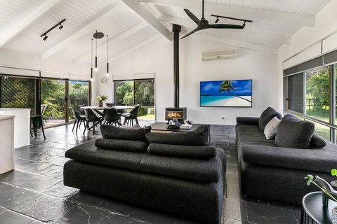 1 Oak - Rye Back Beach Accommodation - Accommodation Yamba 0