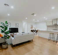 118 Refreshing 3BR Werribee Family House - Accommodation Yamba