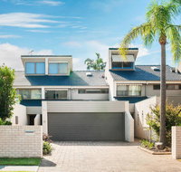 15 'The Moorings' 4 Cromarty Road - stunning with water views  pool - Accommodation Yamba