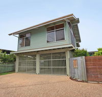 18 Northbeach Place Mudjimba Beach - Pet Friendly Linen Included WIFI - Accommodation Yamba