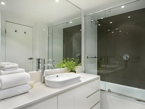 2 Bedroom Ocean View 27 Floors Above H-Residences - Accommodation Yamba 2