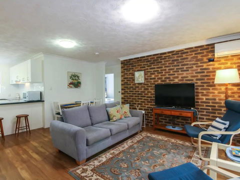 2 Bedroom St Lucia Apartment Close To UQ And CityCat - Accommodation Yamba 0