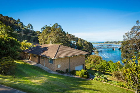 2 Water Crescent - Retro Haven - Accommodation Yamba 0