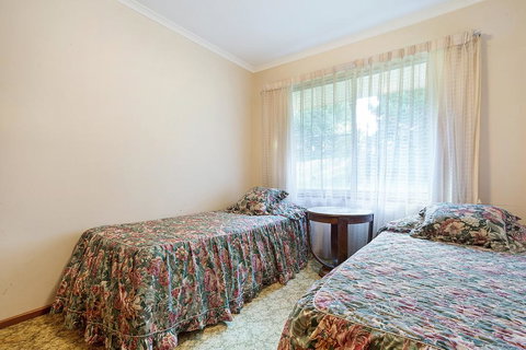 2 Water Crescent - Retro Haven - Accommodation Yamba 1