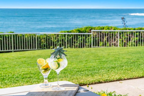 Craigmore 5 - Fantastic Ocean Views - Accommodation Yamba 1