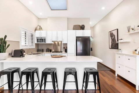 Cute As A Button - Picket Fence 3 Bed Stylish Home - Accommodation Yamba 1
