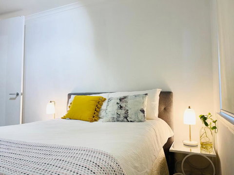 D101 Charming Apartment- Free Parking - Accommodation Yamba 2