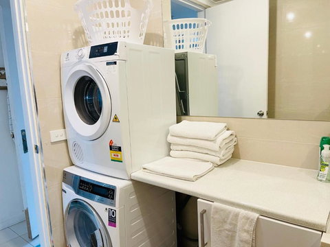 D101 Charming Apartment- Free Parking - Accommodation Yamba 3