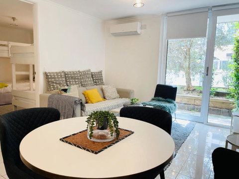 D101 Charming Apartment- Free Parking - Accommodation Yamba 0