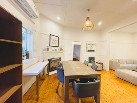 D114 Victorian Central Stay - Accommodation Yamba 3