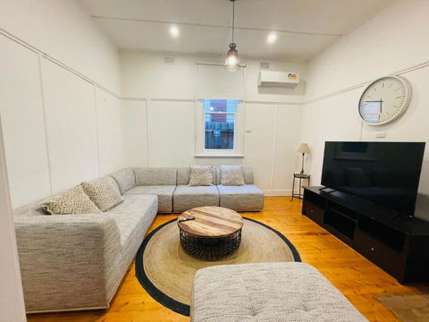 D114 Victorian Central Stay - Accommodation Yamba 0