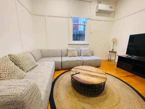 D114 Victorian Central Stay - Accommodation Yamba 2