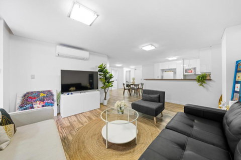 Delicated 3BR Apt With Parking & Darling Harbour-10mins Walk - Accommodation Yamba 1