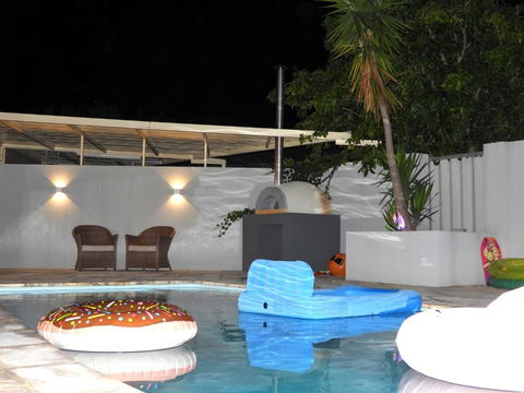 Deluxe Modern Family Home With Pool - Accommodation Yamba 2
